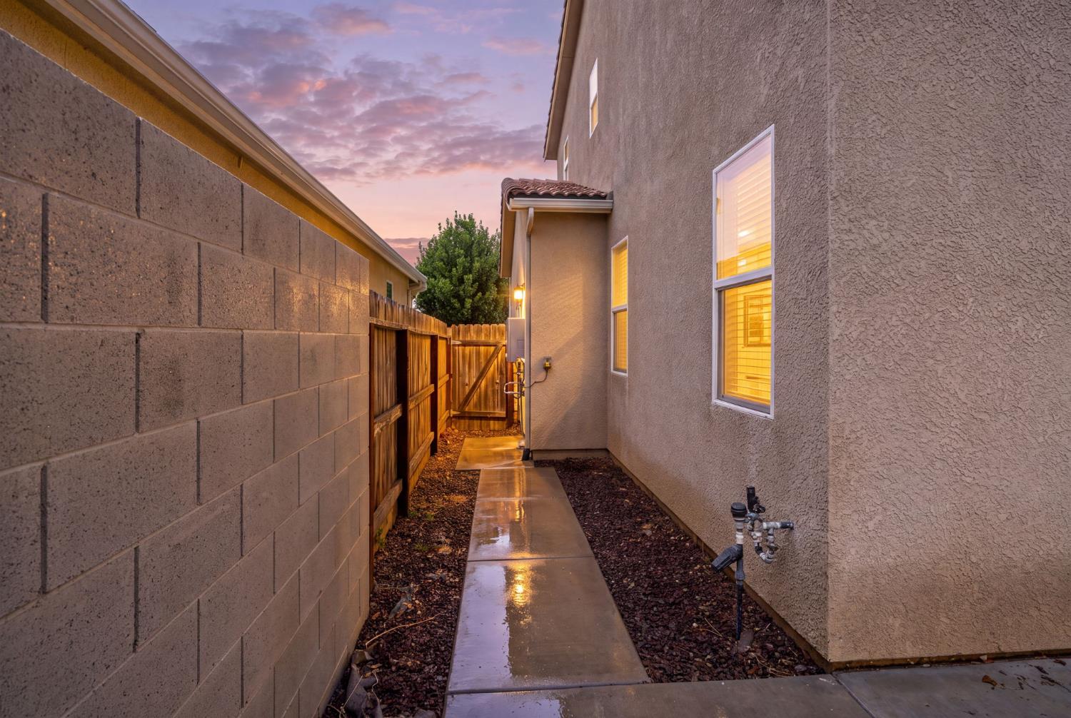 1523 N Reunion Way, Clovis, CA 93619