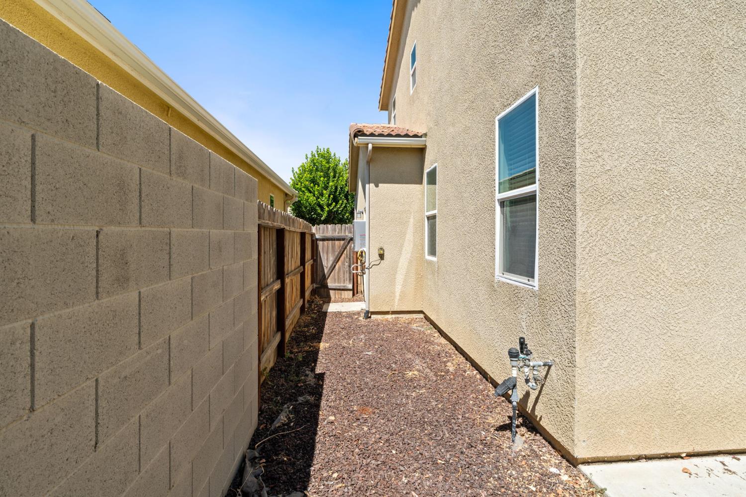 1523 N Reunion Way, Clovis, CA 93619