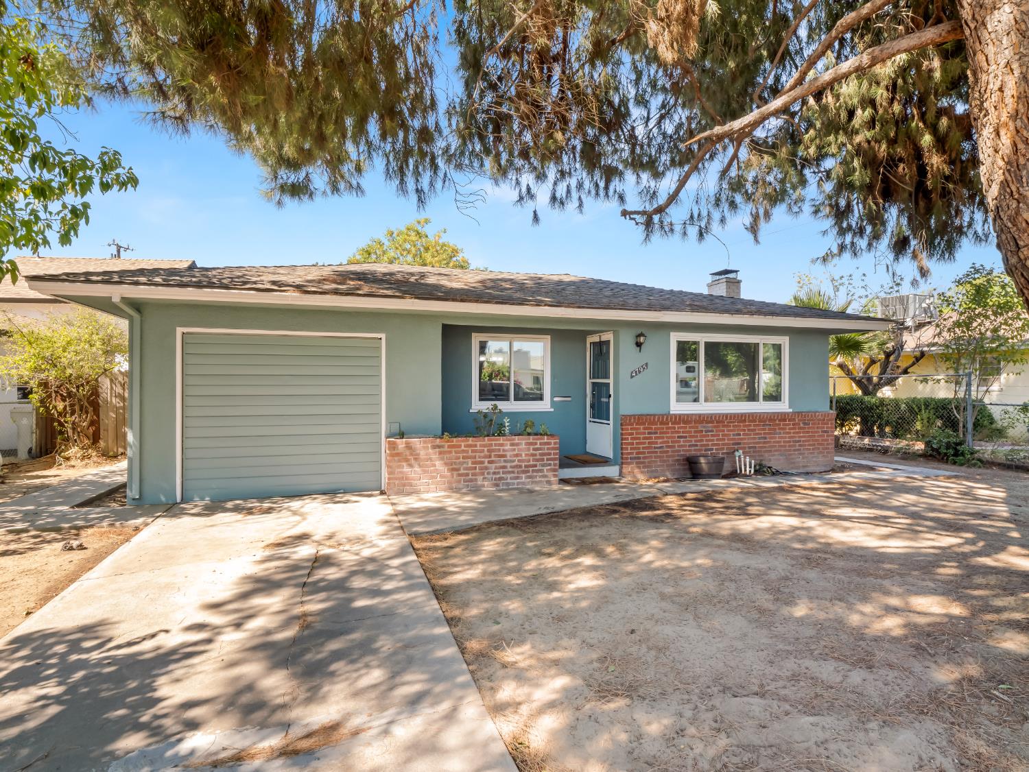 4795 E Simpson Ave, Fresno, CA 93703