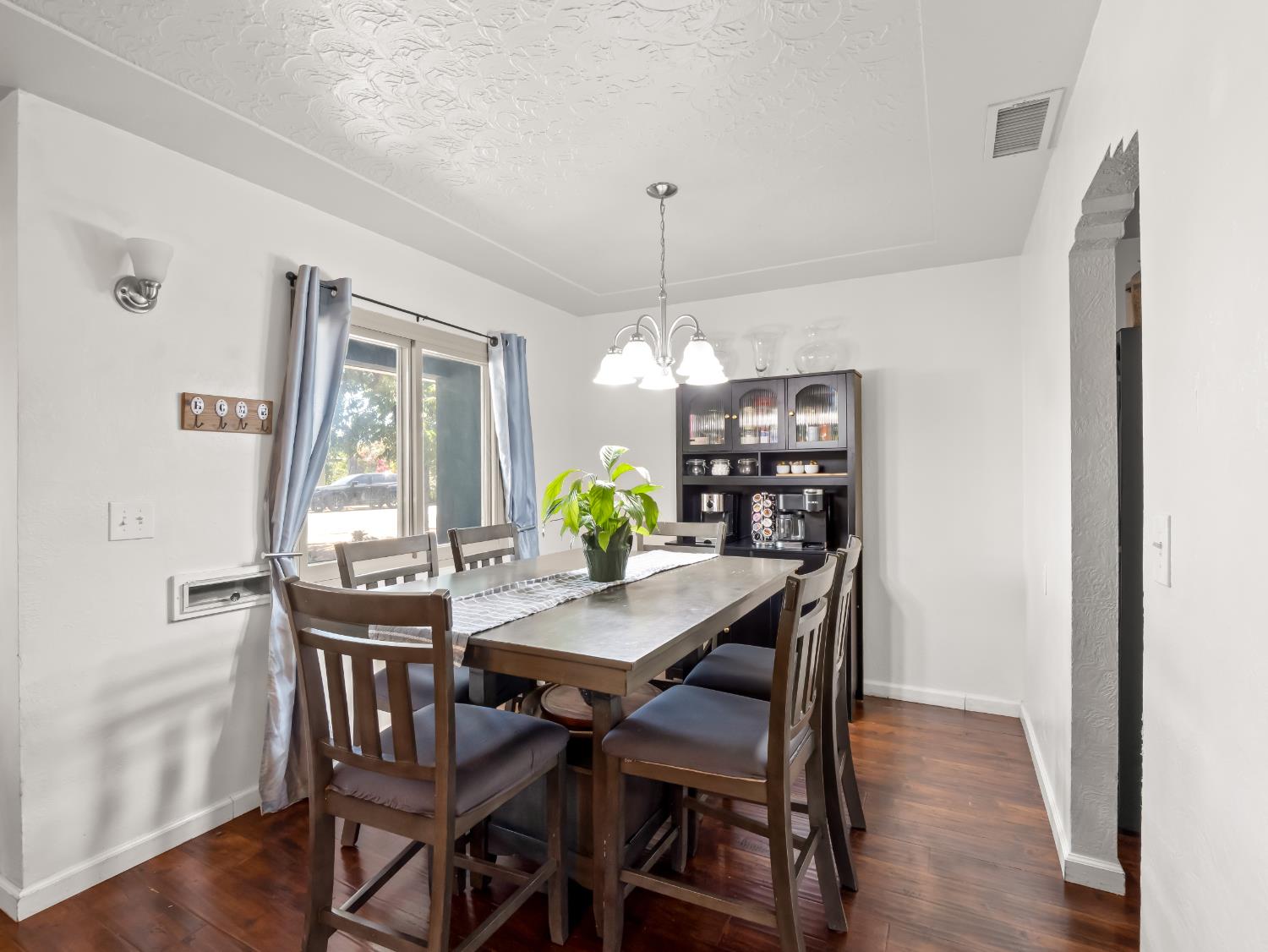 4795 E Simpson Ave, Fresno, CA 93703