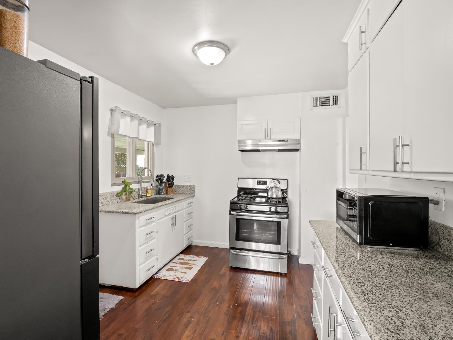 4795 E Simpson Ave, Fresno, CA 93703