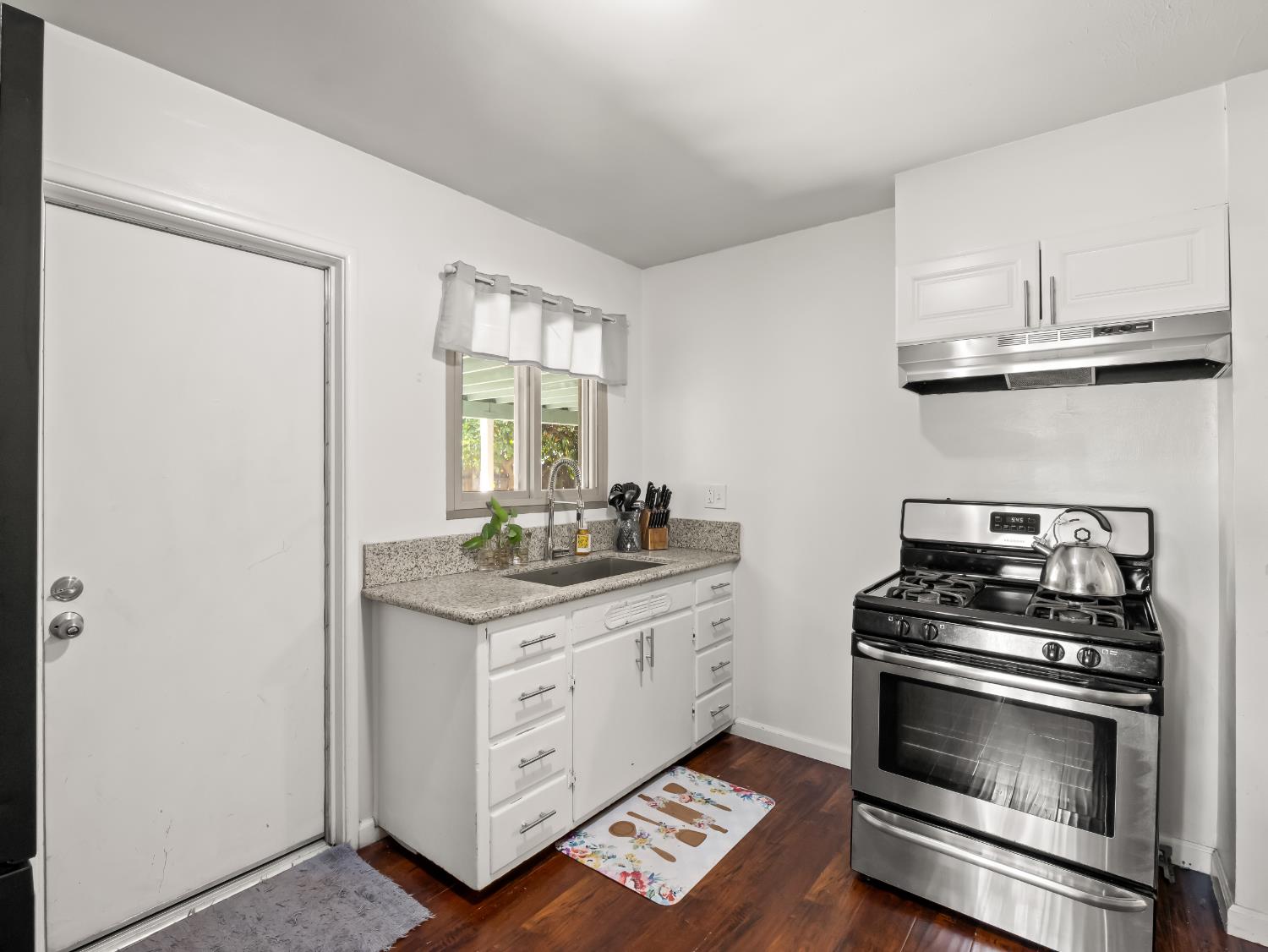 4795 E Simpson Ave, Fresno, CA 93703
