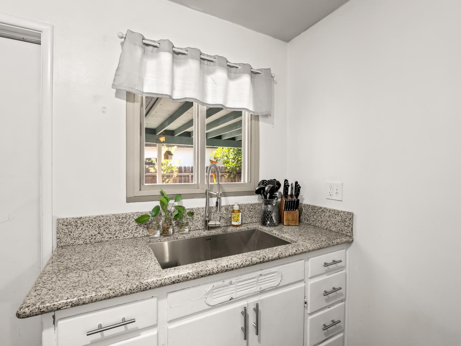 4795 E Simpson Ave, Fresno, CA 93703