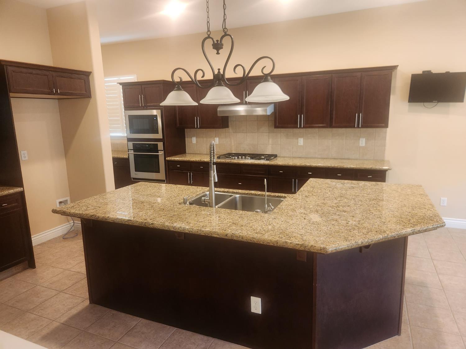 3282 Purvis Ave, Clovis, CA 93619