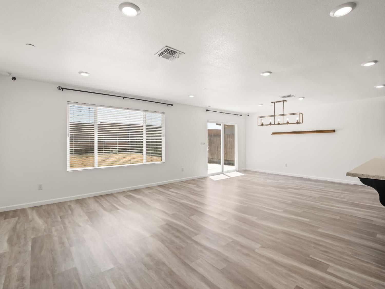 928 S Clover Ave, Fresno, CA 93727