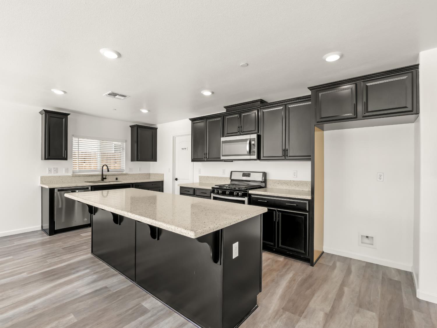 928 S Clover Ave, Fresno, CA 93727