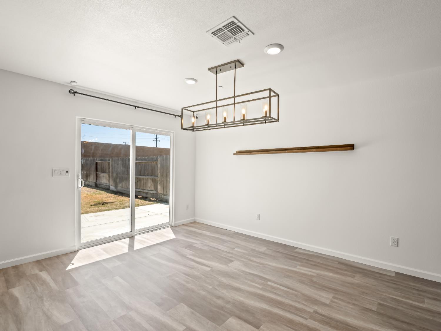 928 S Clover Ave, Fresno, CA 93727