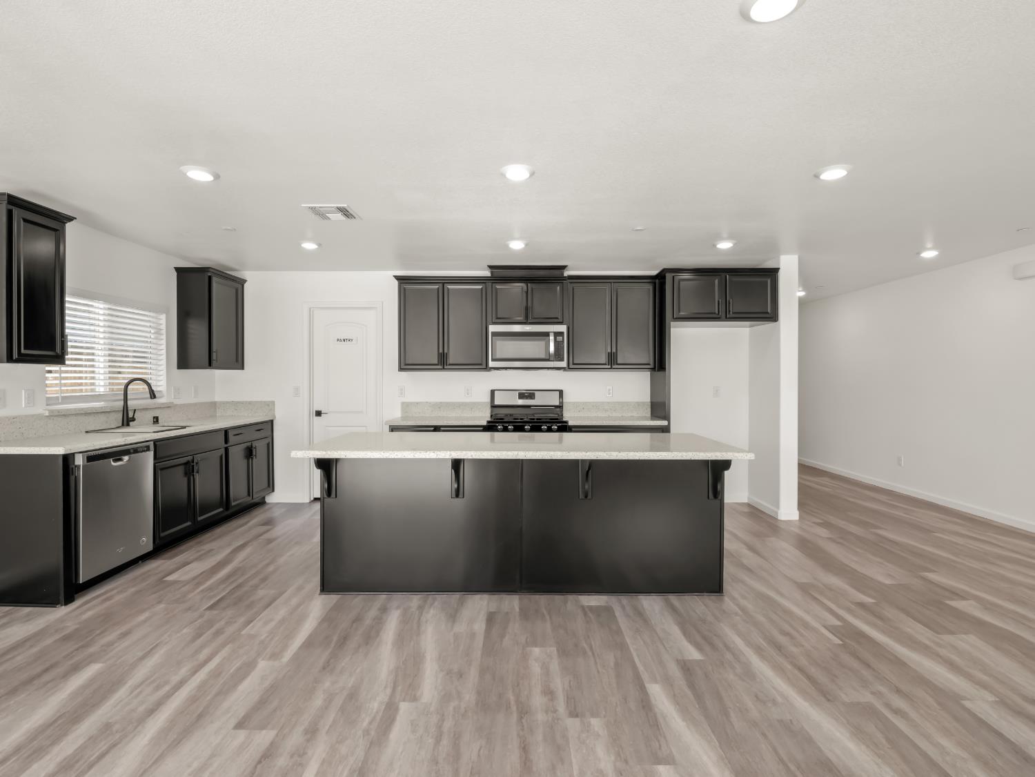 928 S Clover Ave, Fresno, CA 93727