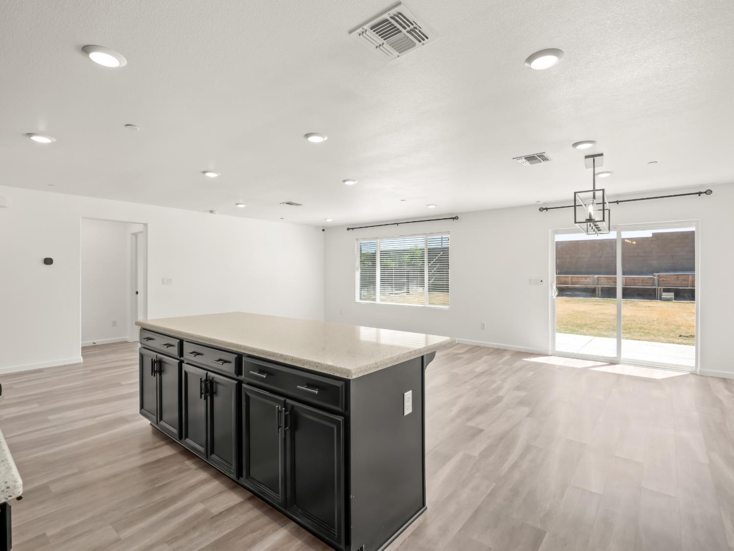 928 S Clover Ave, Fresno, CA 93727