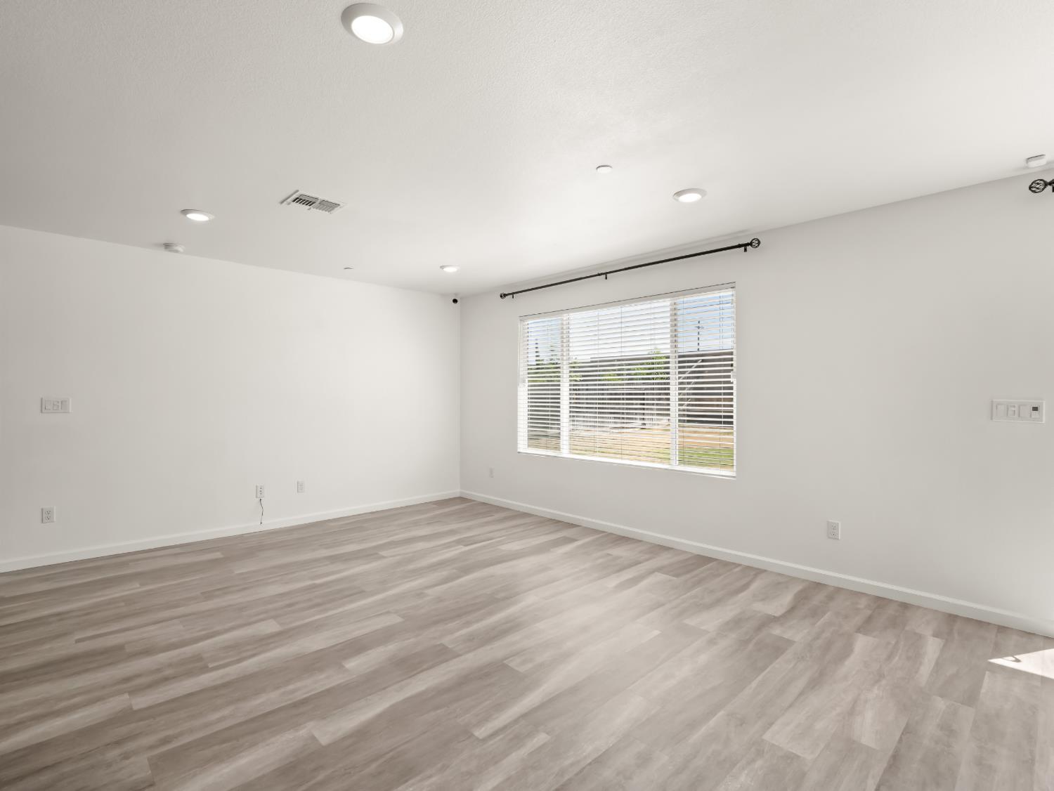 928 S Clover Ave, Fresno, CA 93727
