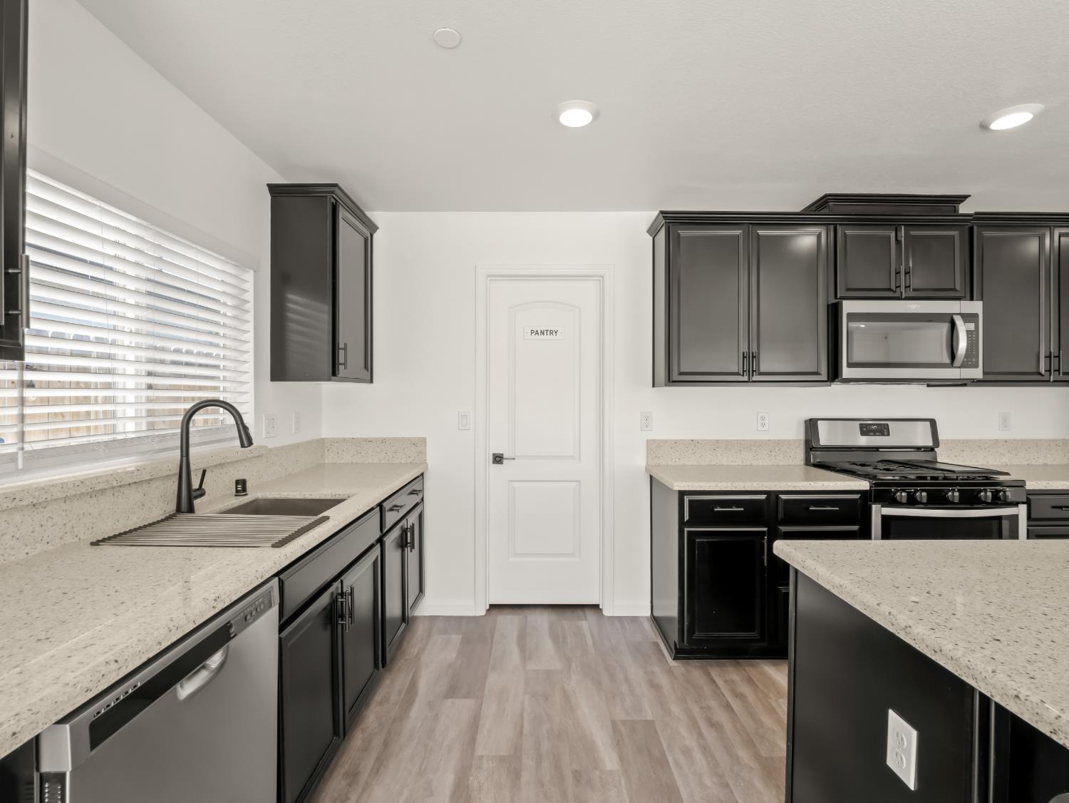 928 S Clover Ave, Fresno, CA 93727