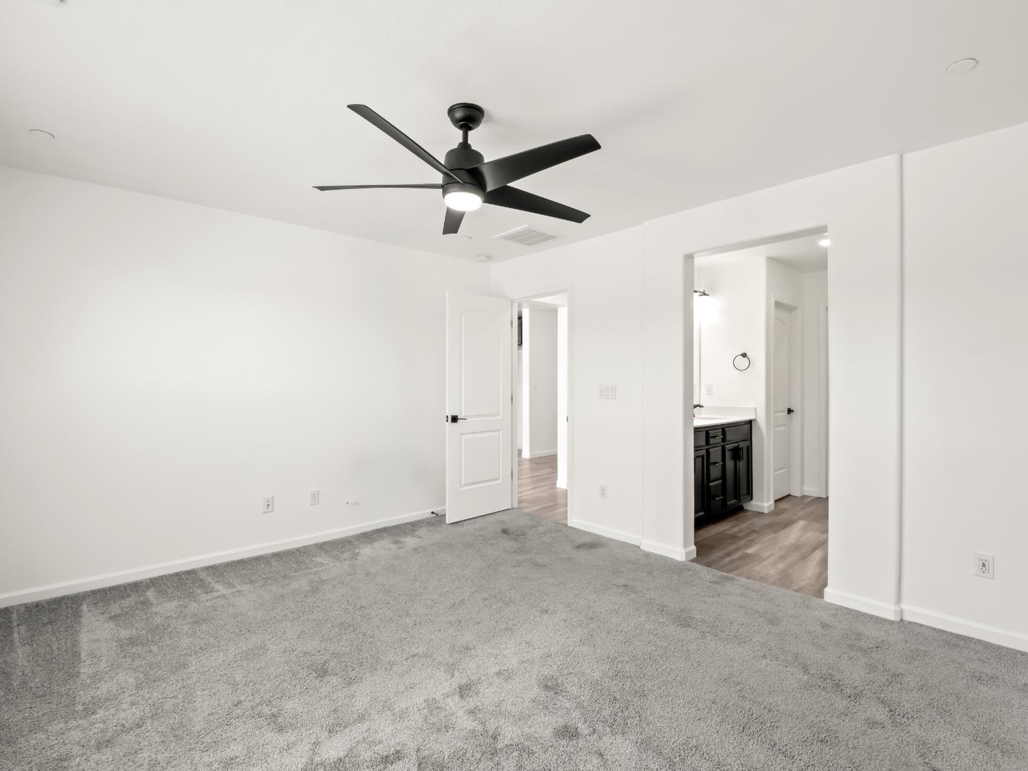 928 S Clover Ave, Fresno, CA 93727