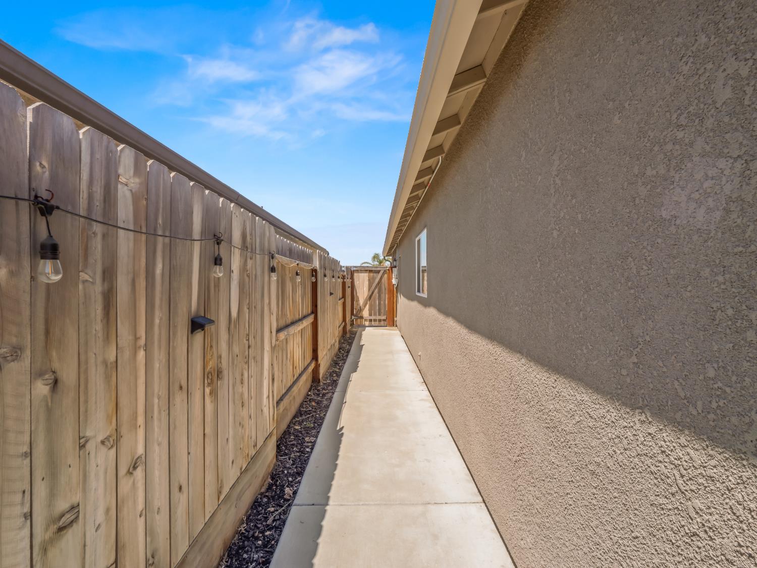 928 S Clover Ave, Fresno, CA 93727