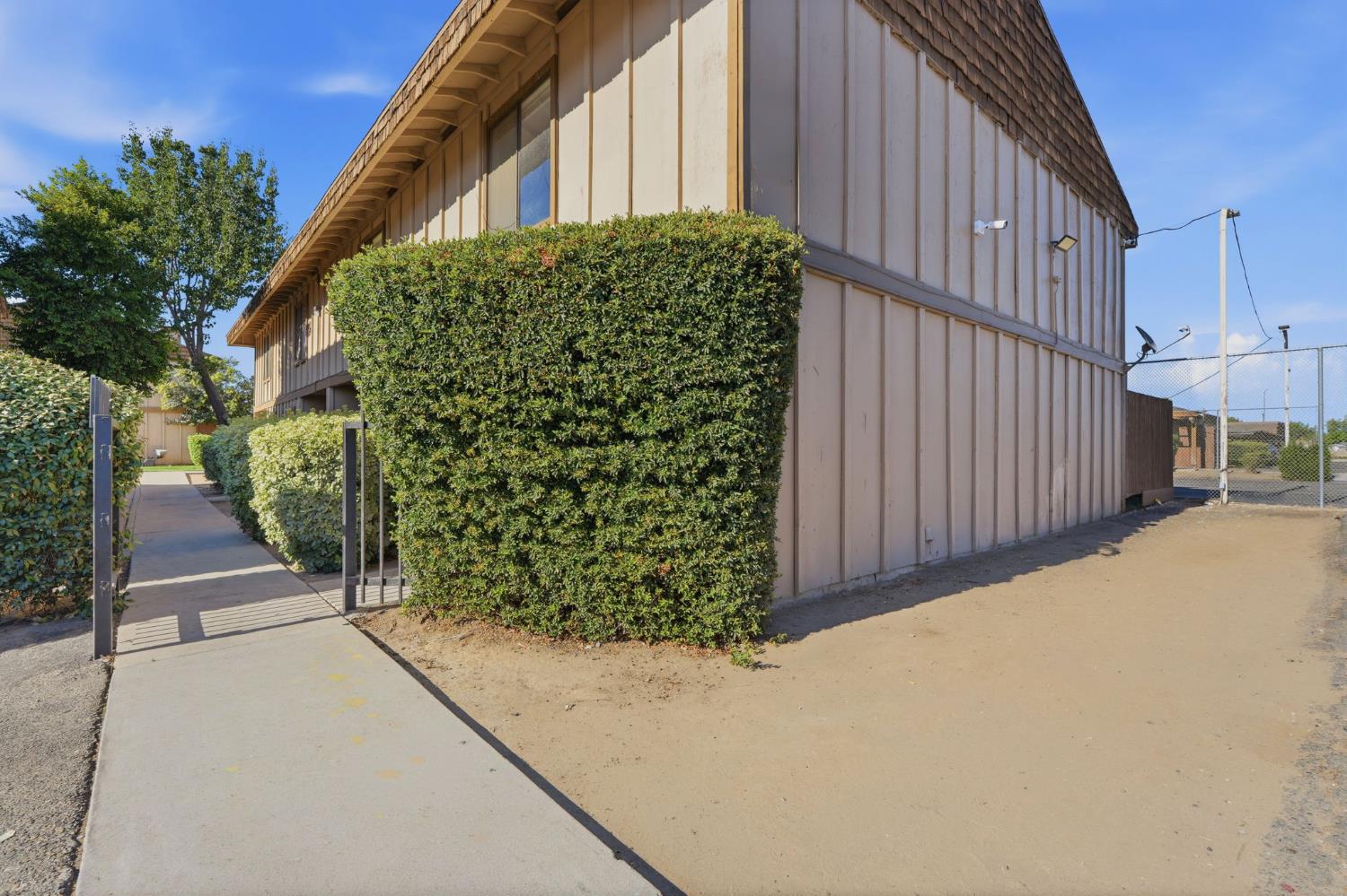 1221 N Peach Ave #112, Fresno, CA 93727