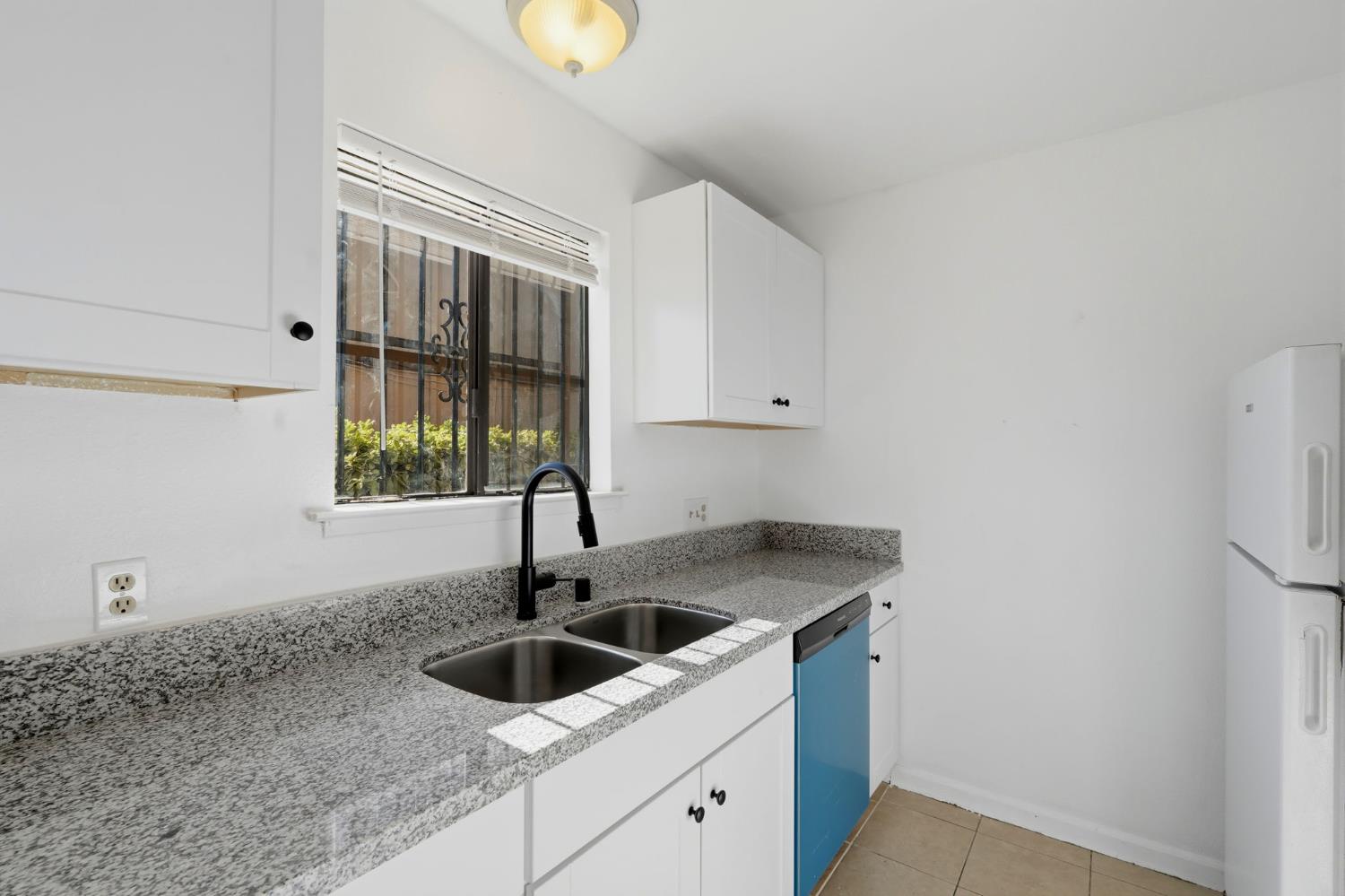 1221 N Peach Ave #112, Fresno, CA 93727