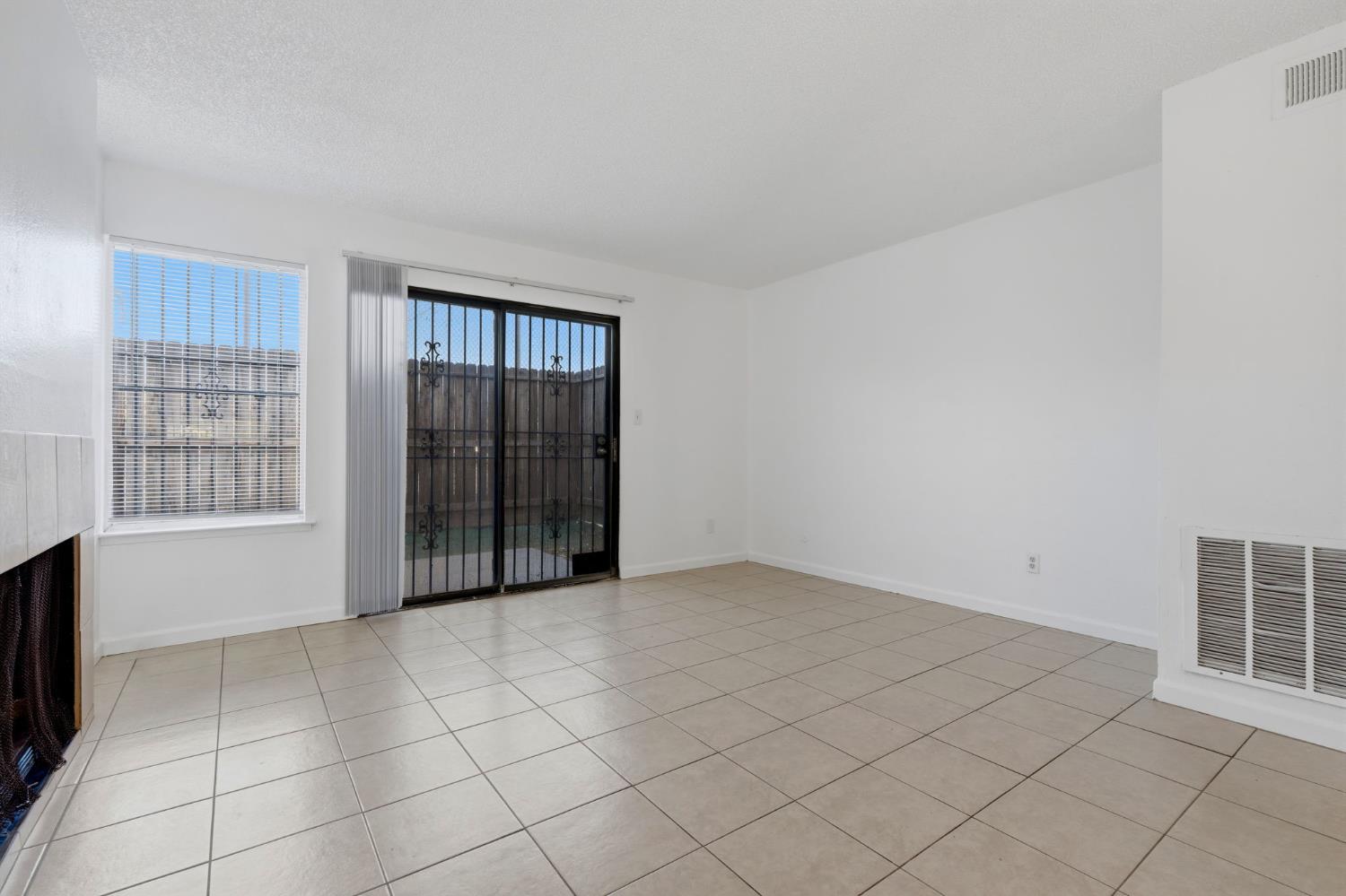 1221 N Peach Ave #112, Fresno, CA 93727