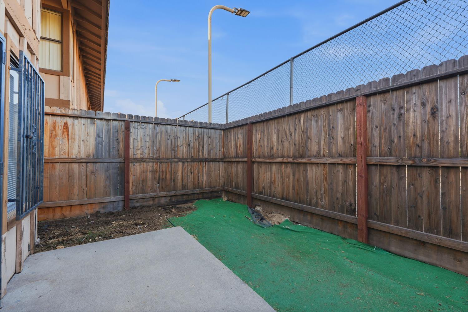 1221 N Peach Ave #112, Fresno, CA 93727