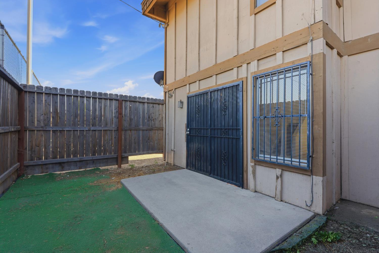 1221 N Peach Ave #112, Fresno, CA 93727