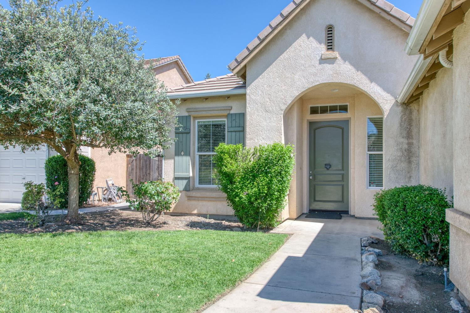 1975 Lester Ave, Clovis, CA 93619