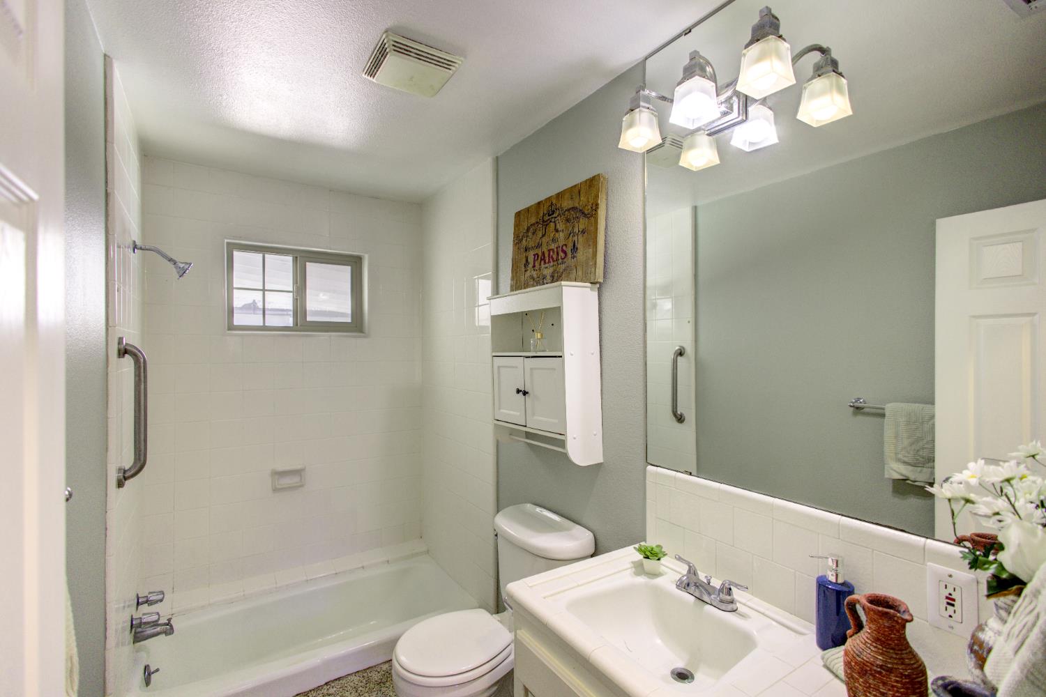 514 W San Gabriel Ave, Clovis, CA 93612