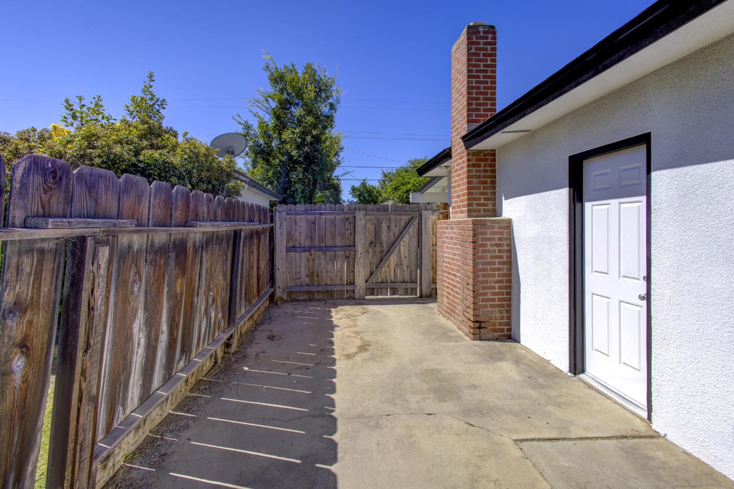 514 W San Gabriel Ave, Clovis, CA 93612