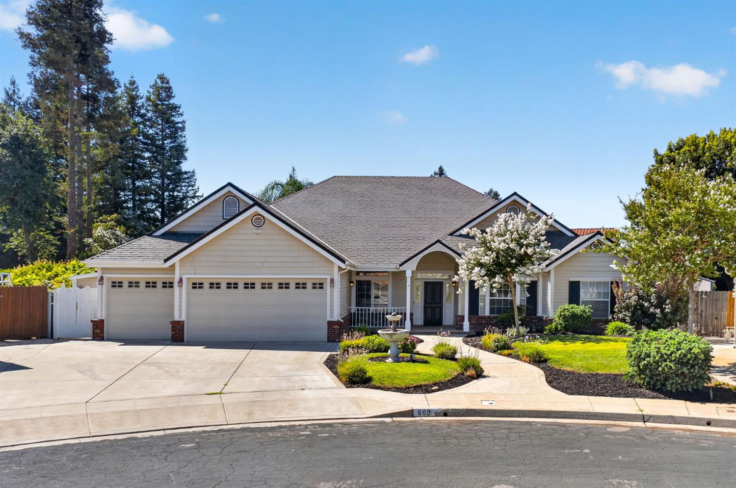 602 Fallbrook Ave, Clovis, CA 93611