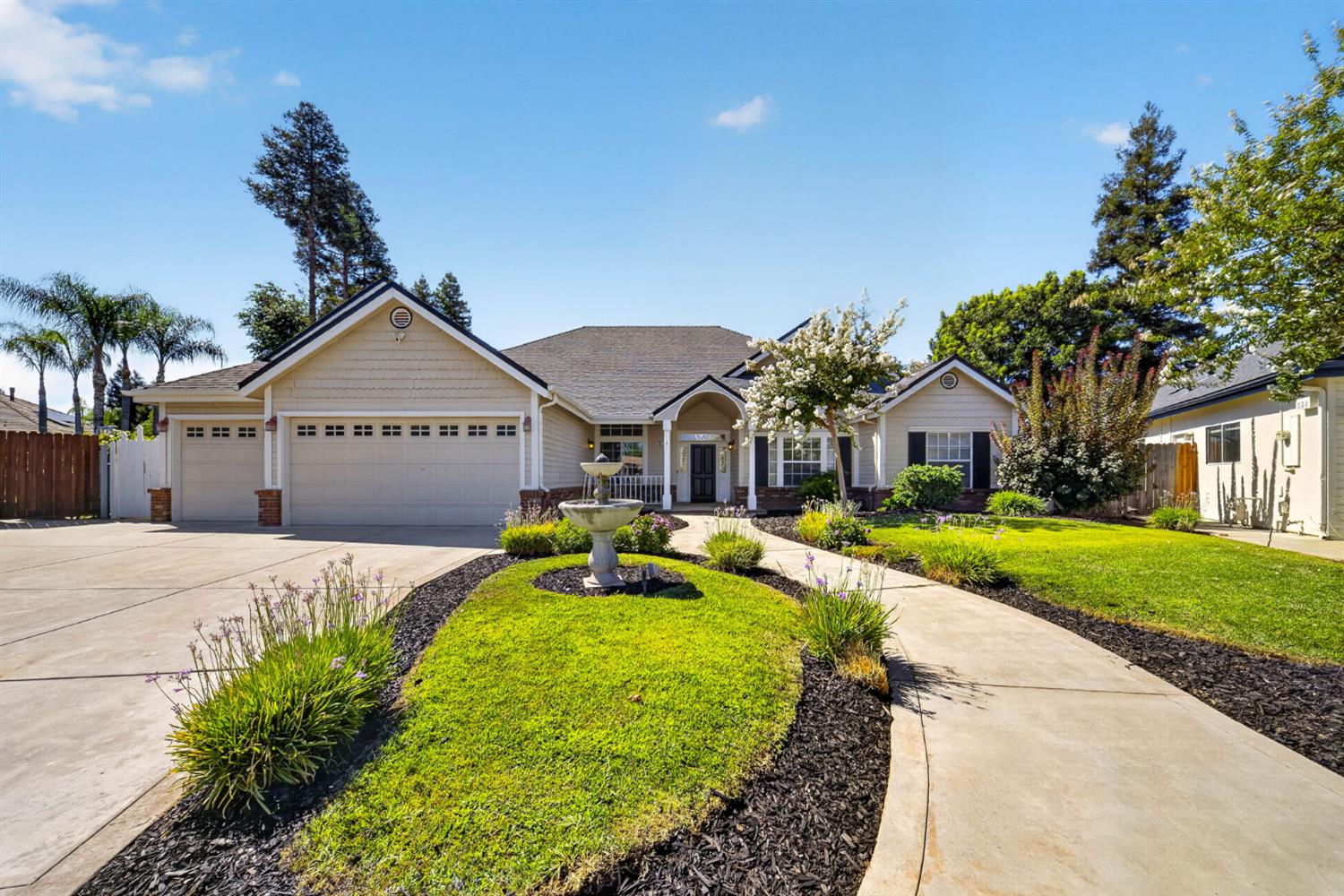 602 Fallbrook Ave, Clovis, CA 93611