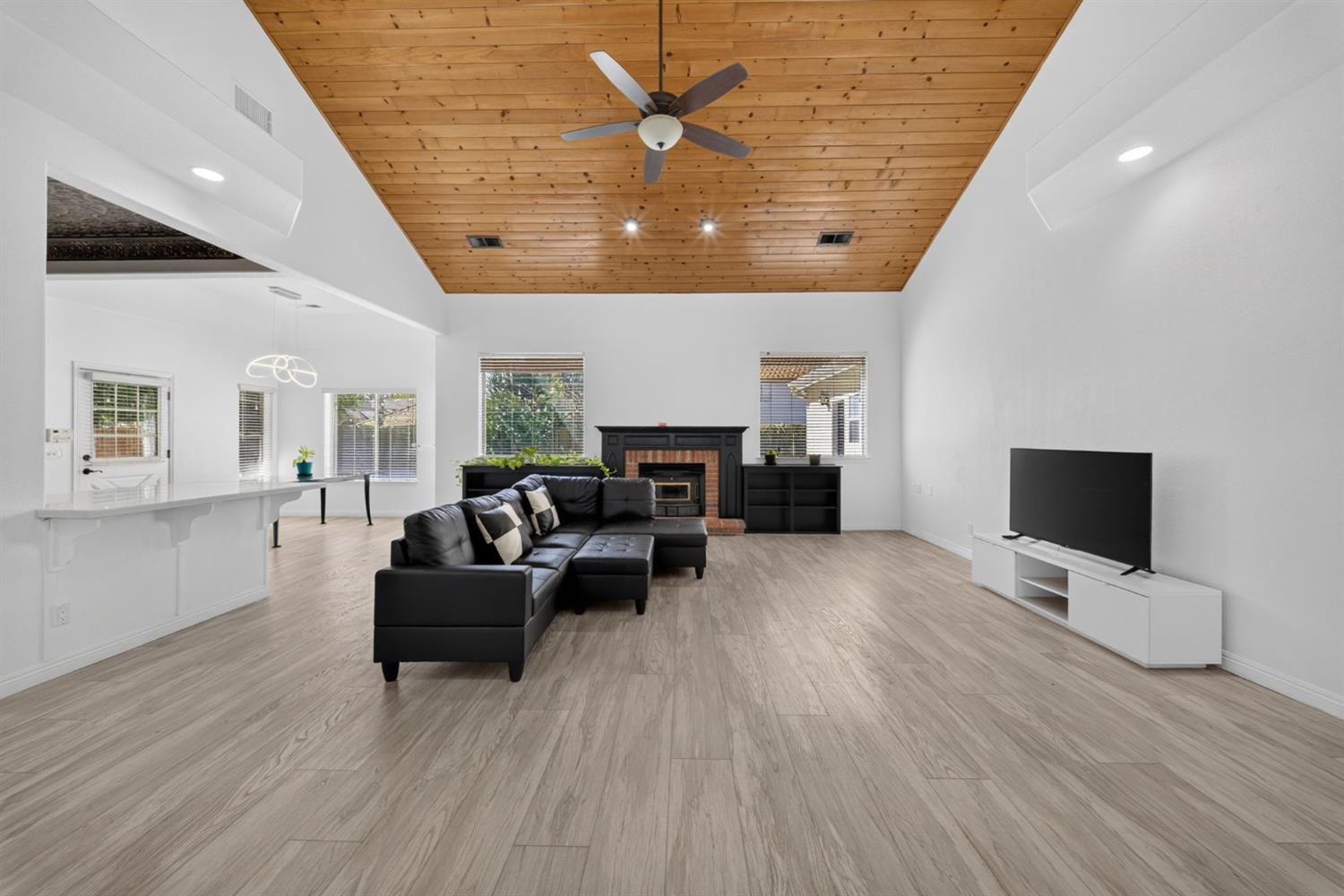 602 Fallbrook Ave, Clovis, CA 93611