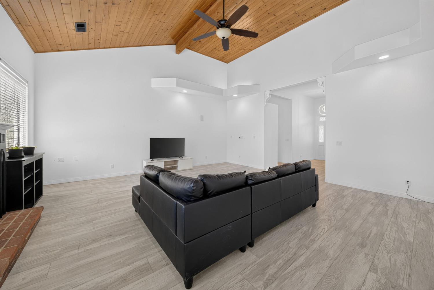 602 Fallbrook Ave, Clovis, CA 93611