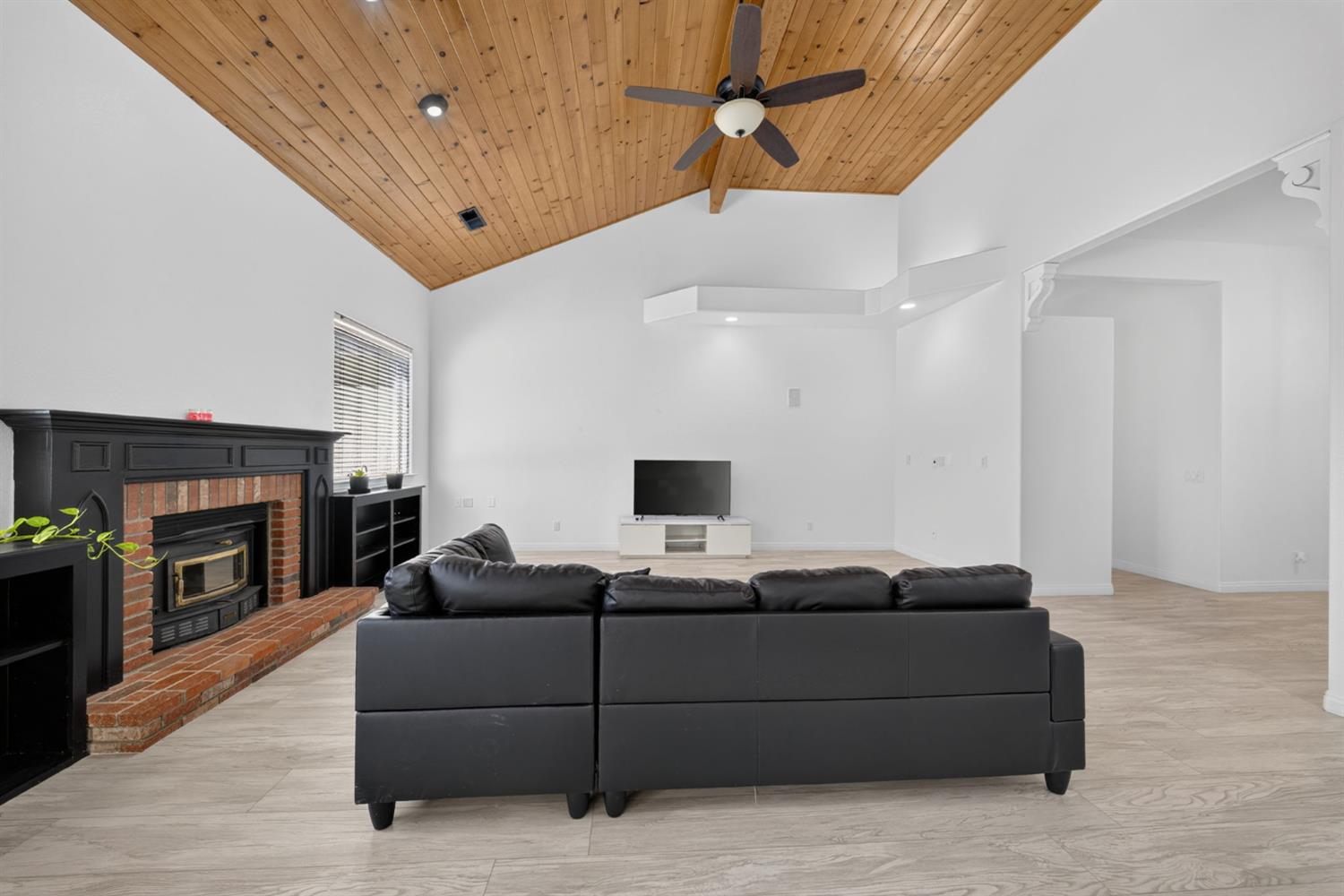 602 Fallbrook Ave, Clovis, CA 93611