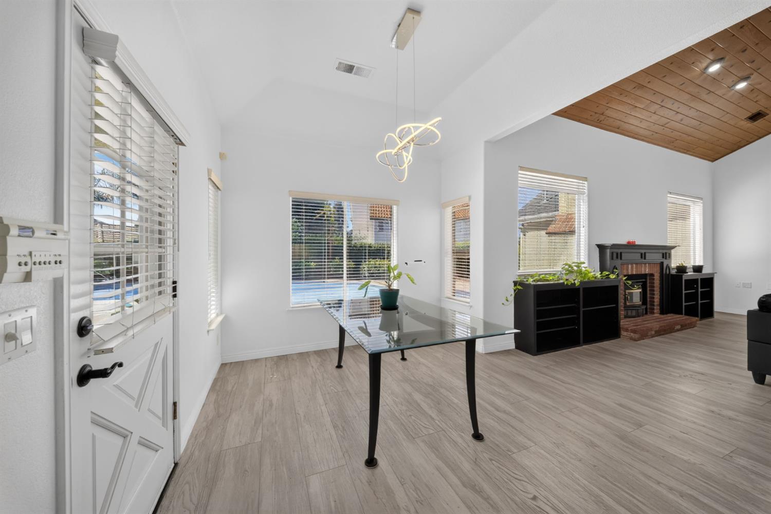 602 Fallbrook Ave, Clovis, CA 93611