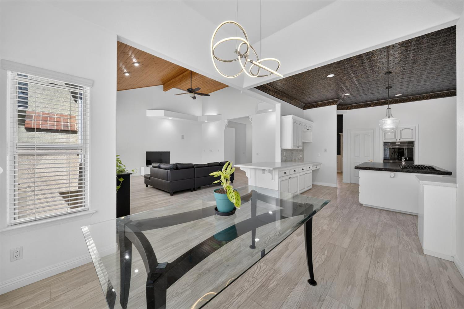 602 Fallbrook Ave, Clovis, CA 93611