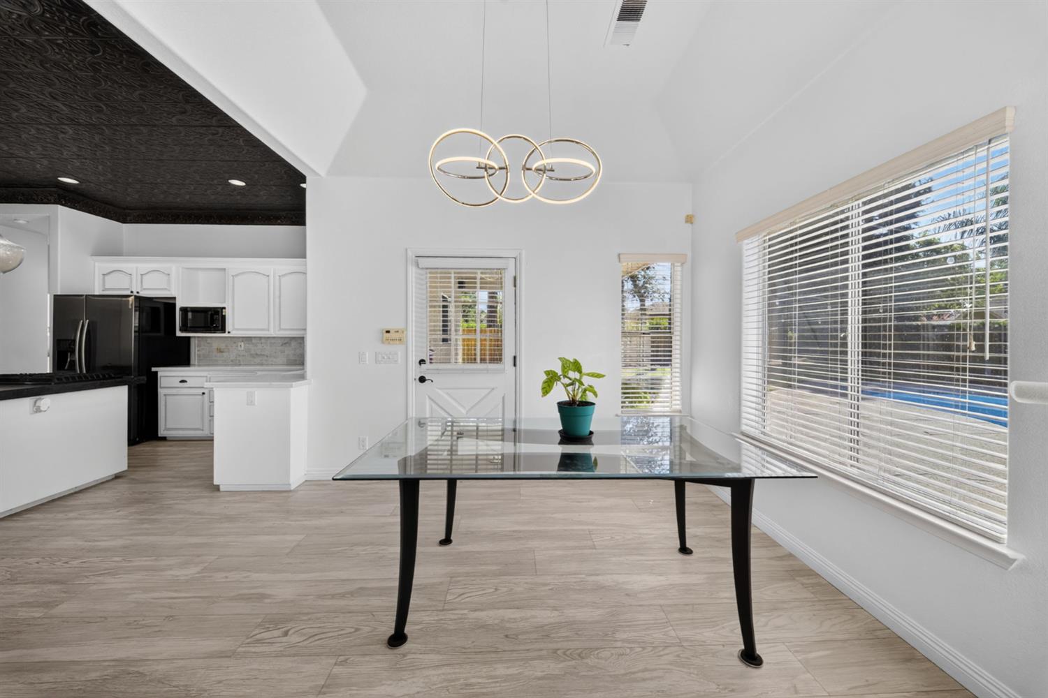 602 Fallbrook Ave, Clovis, CA 93611
