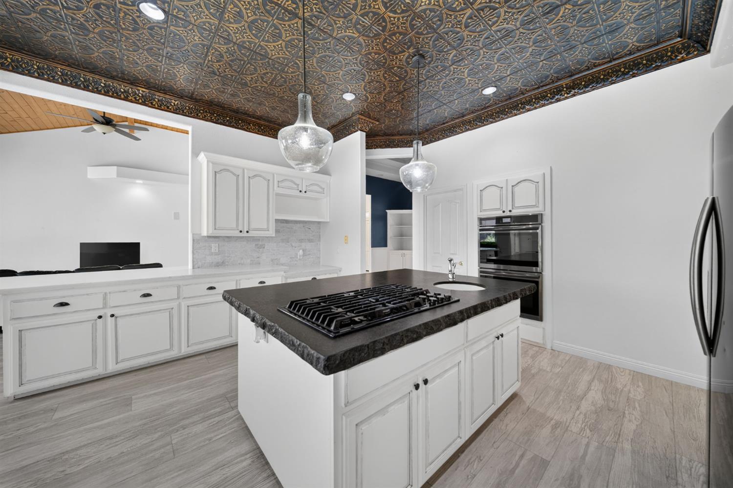 602 Fallbrook Ave, Clovis, CA 93611