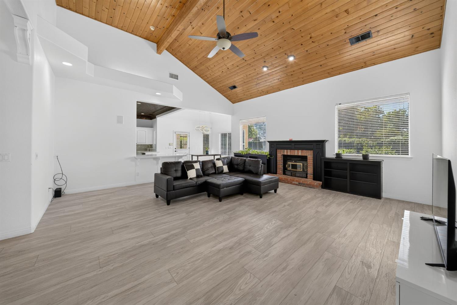 602 Fallbrook Ave, Clovis, CA 93611