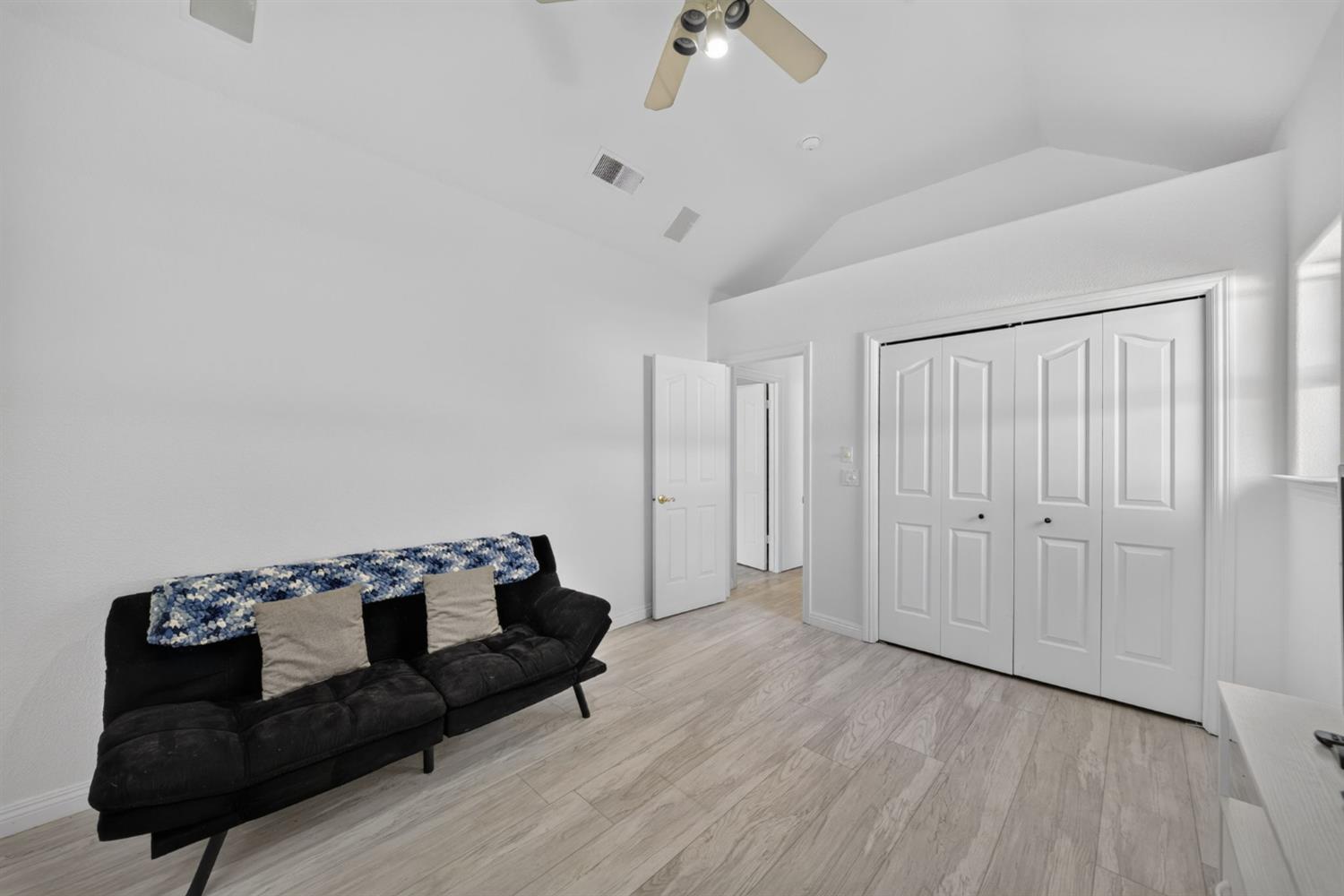 602 Fallbrook Ave, Clovis, CA 93611