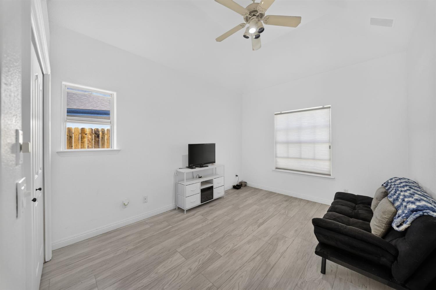 602 Fallbrook Ave, Clovis, CA 93611