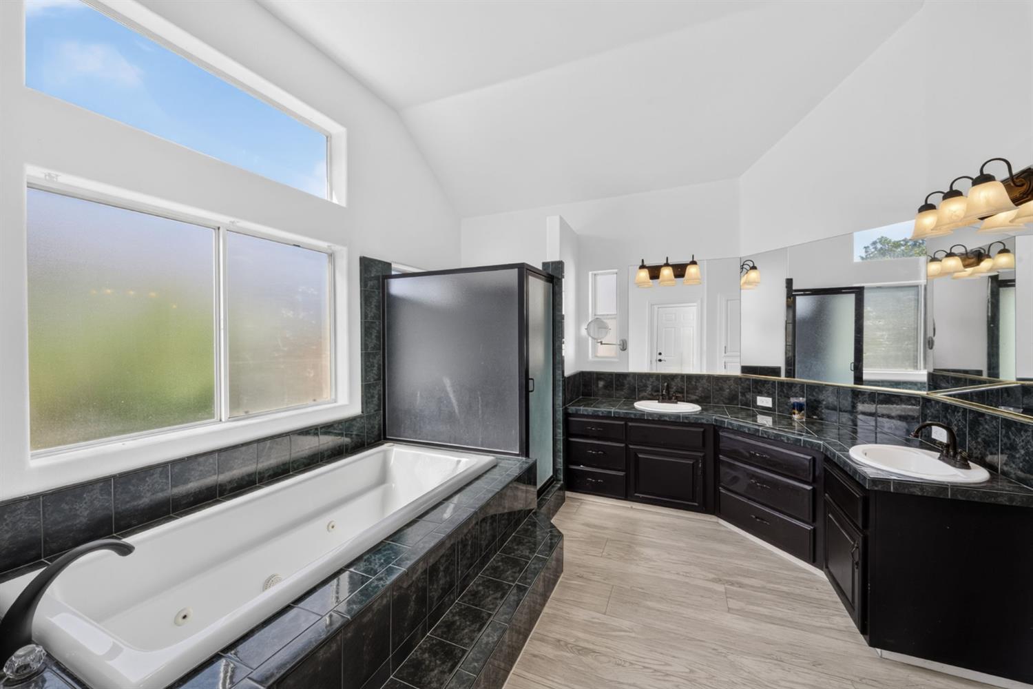 602 Fallbrook Ave, Clovis, CA 93611