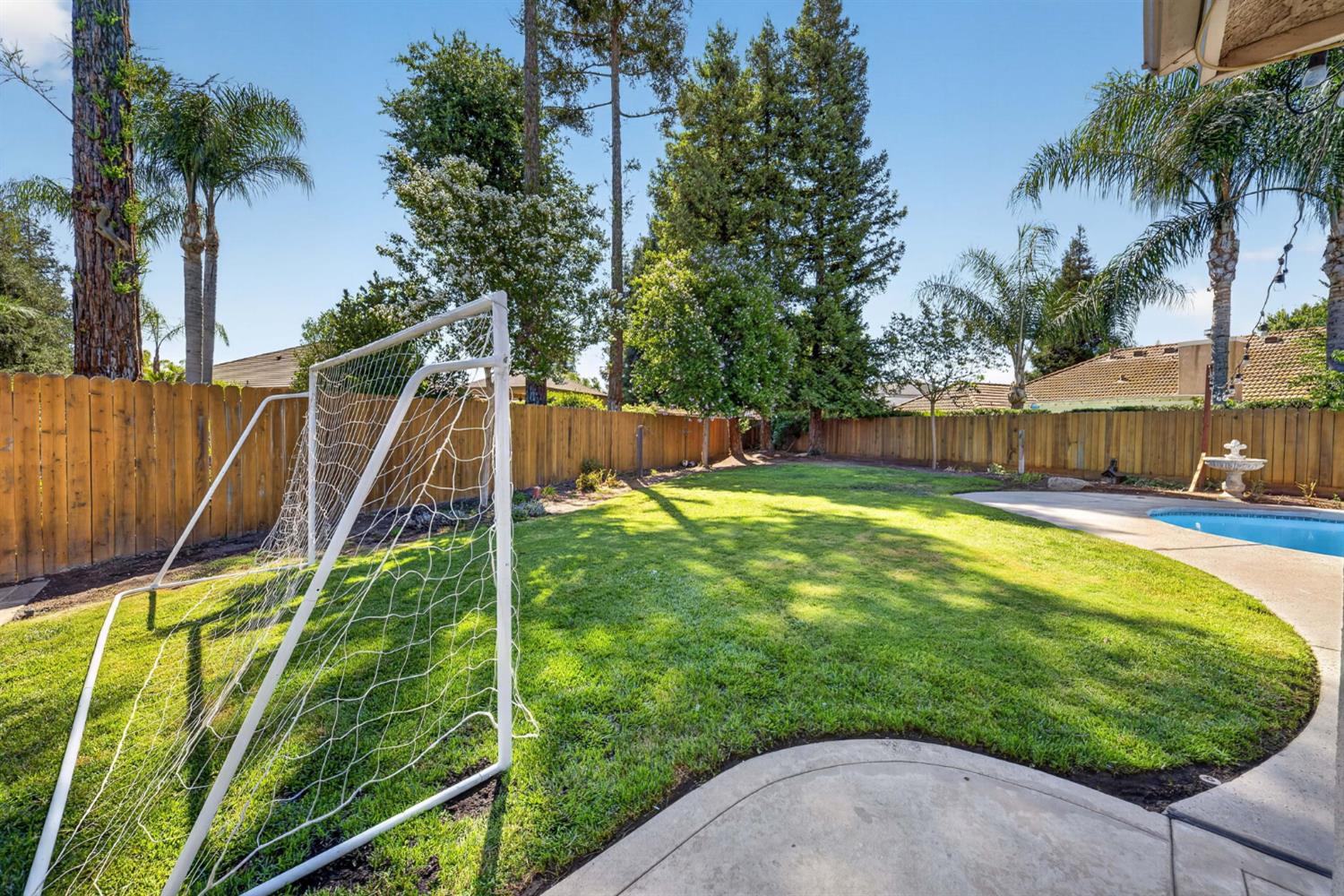 602 Fallbrook Ave, Clovis, CA 93611