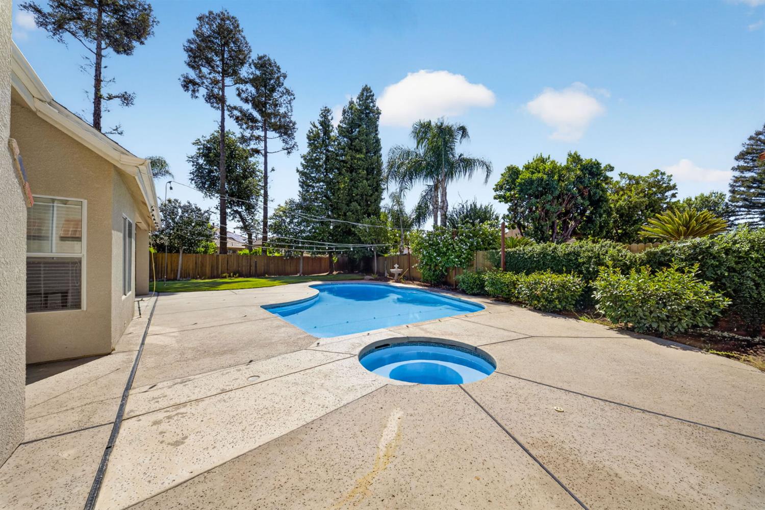602 Fallbrook Ave, Clovis, CA 93611