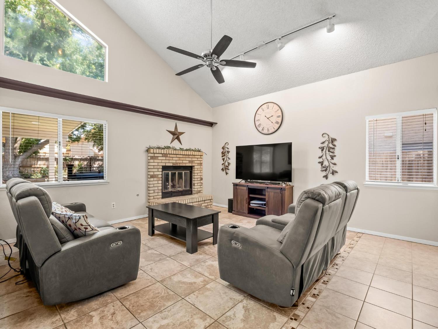 7740 N 8Th St, Fresno, CA 93720