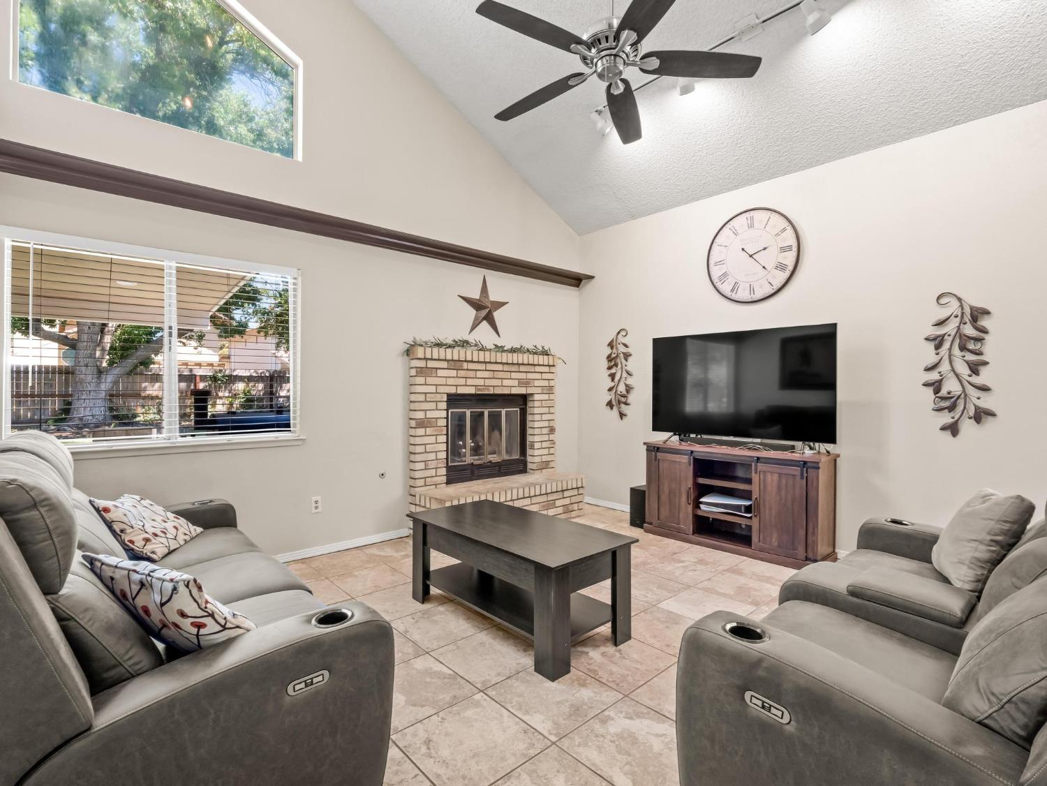 7740 N 8Th St, Fresno, CA 93720