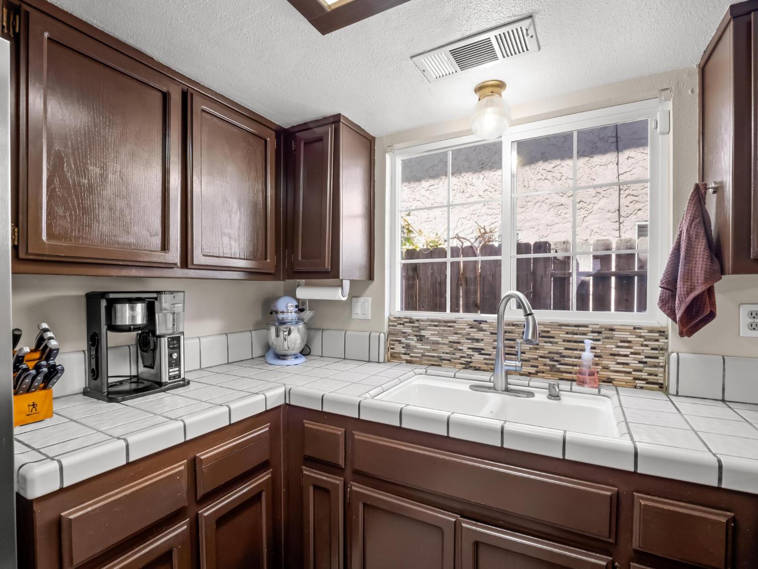 7740 N 8Th St, Fresno, CA 93720