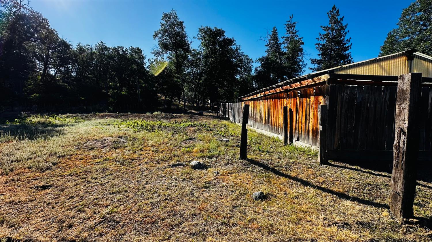 70 N Oak Ave, Hayfork, CA 96041