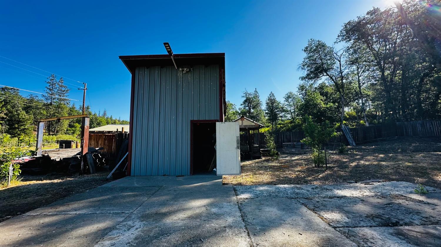 70 N Oak Ave, Hayfork, CA 96041