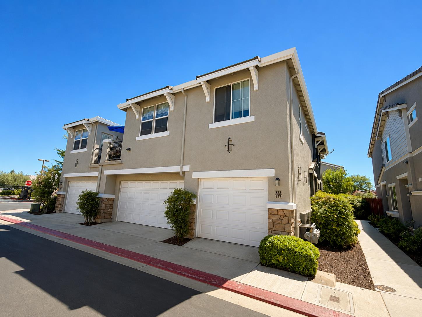 373 N Amedeo Ln, Clovis, CA 93611