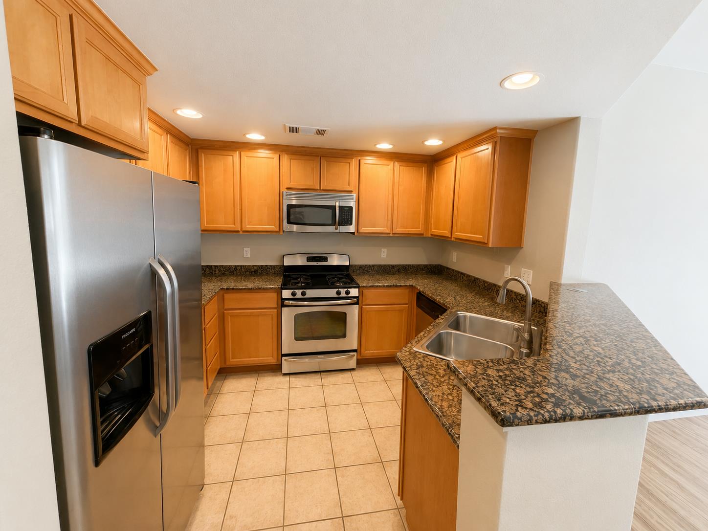 373 N Amedeo Ln, Clovis, CA 93611