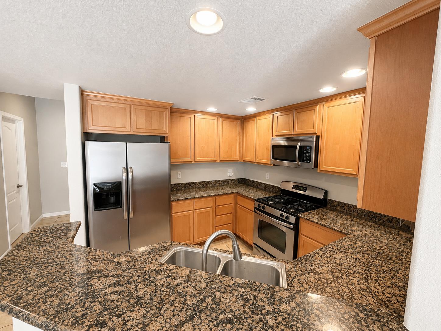 373 N Amedeo Ln, Clovis, CA 93611