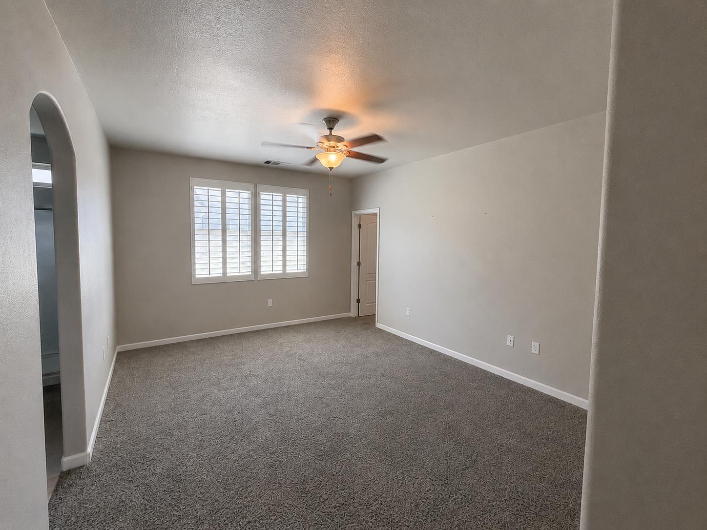 373 N Amedeo Ln, Clovis, CA 93611