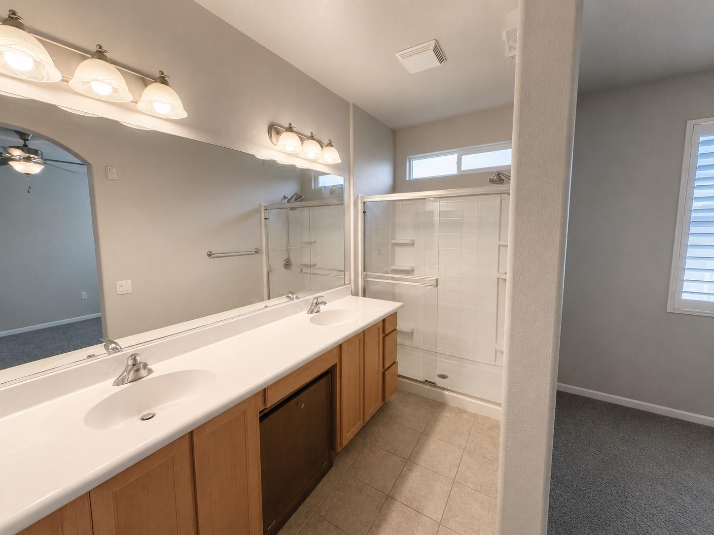 373 N Amedeo Ln, Clovis, CA 93611